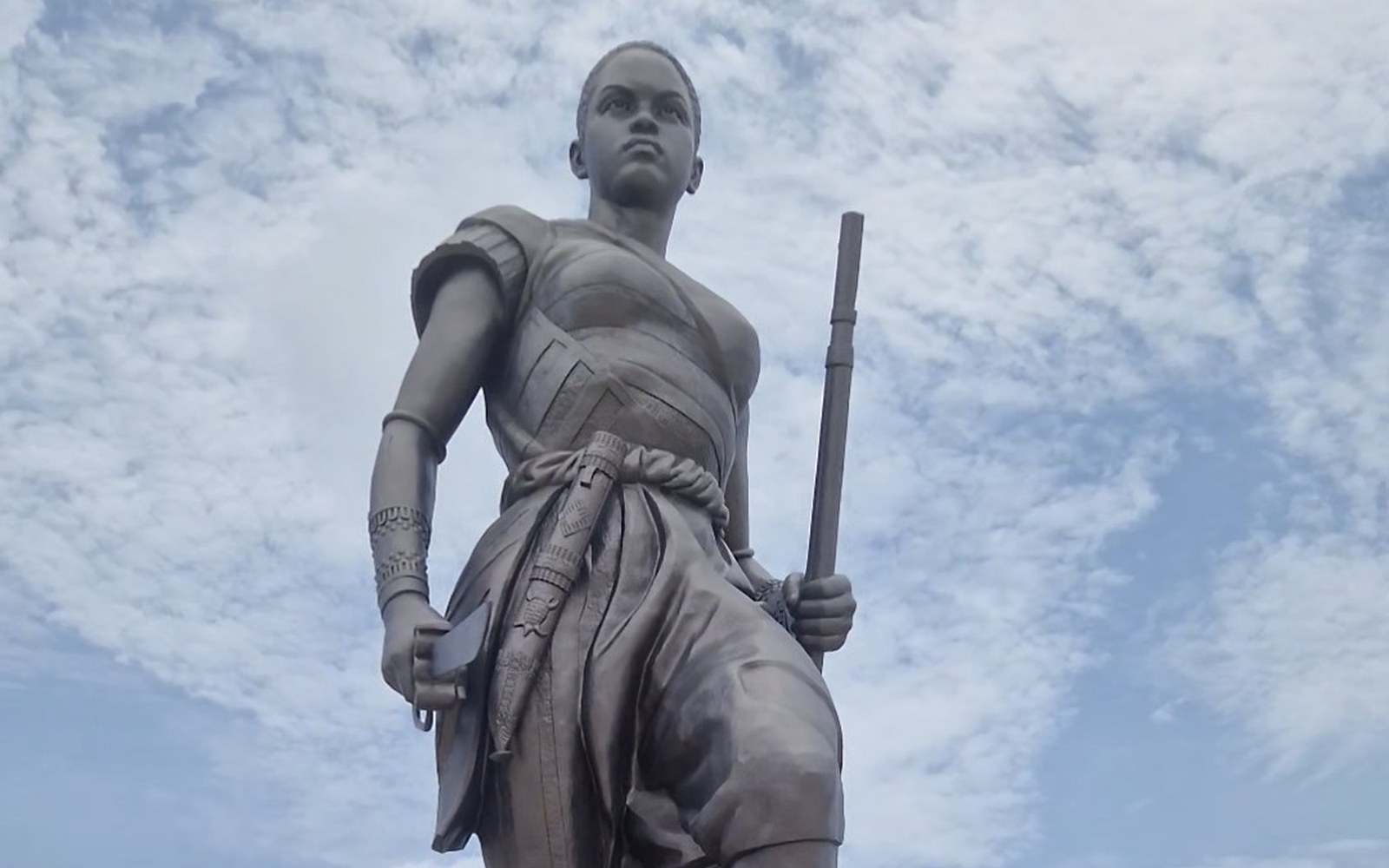 Monument Amazone de Cotonou, statue de bronze de 30 mètres dédiée aux guerrières du Dahomey